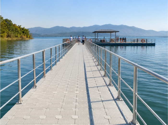 Floating walkway bridge connecting to a marina
